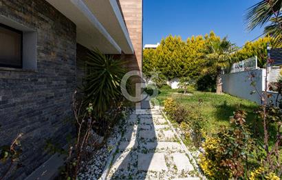 Kuşadası Karaova'da Özel Havuzlu Lüks Malikane