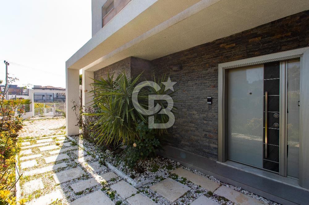 Kuşadası Karaova'da Özel Havuzlu Lüks Malikane