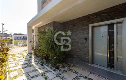 Kuşadası Karaova'da Özel Havuzlu Lüks Malikane