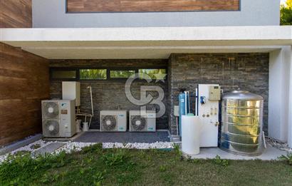 Kuşadası Karaova'da Özel Havuzlu Lüks Malikane