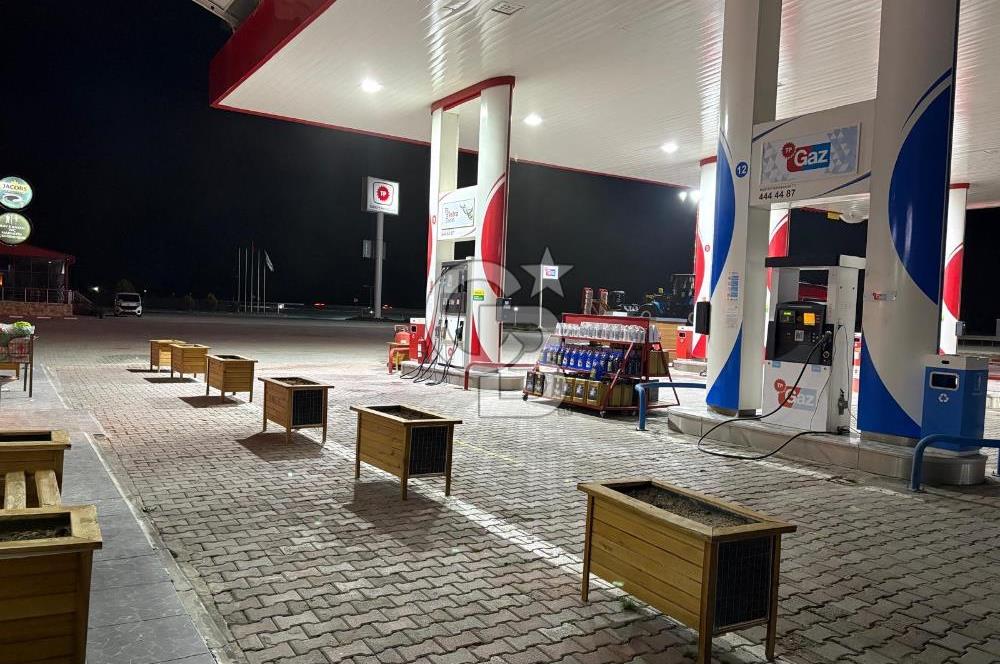 Eskişehir Sivrihisar yolunda akaryakıt istasyonu 