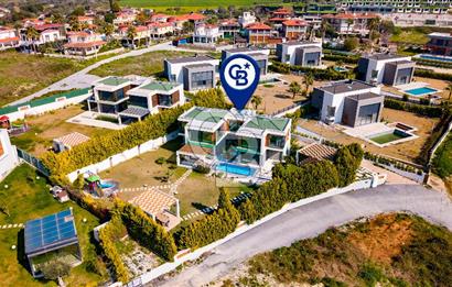 Kuşadası Karaova'da Özel Havuzlu Lüks Malikane