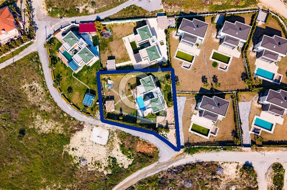 Kuşadası Karaova'da Özel Havuzlu Lüks Malikane