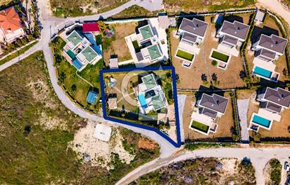 Kuşadası Karaova'da Özel Havuzlu Lüks Malikane