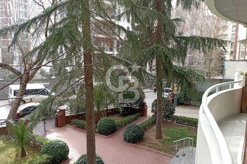 Göztepe Çimenzar Sokak'ta 4+1 Daire