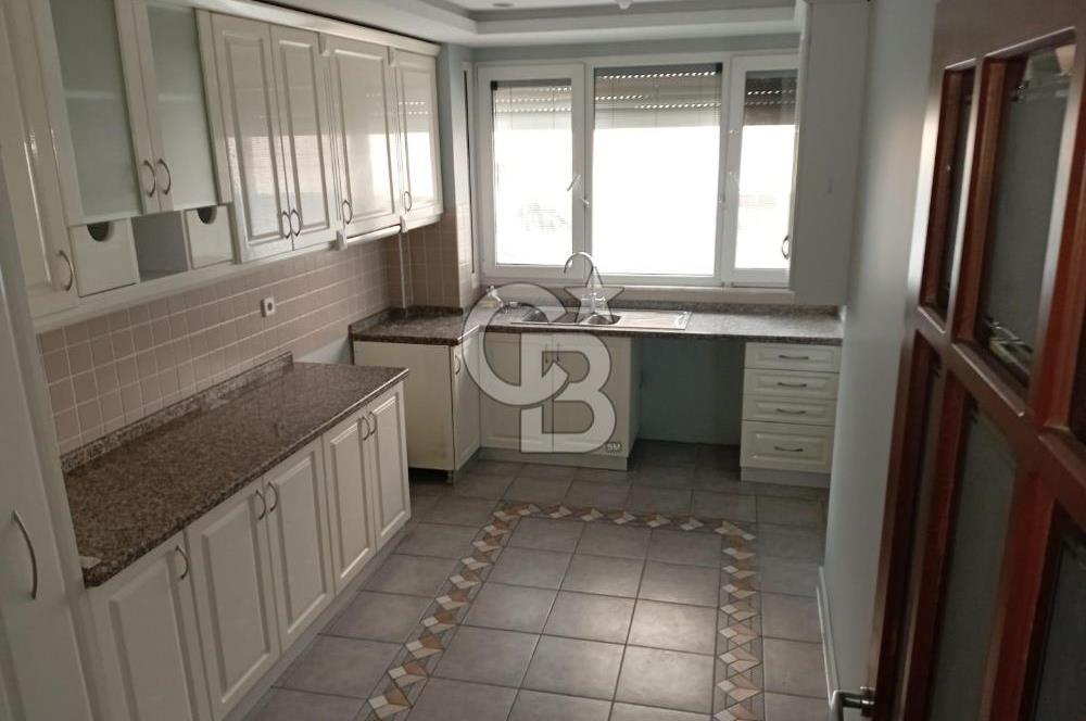 Göztepe Çimenzar Sokak'ta 4+1 Daire