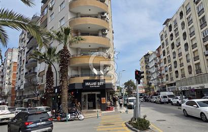 Şehzadeler Merkezi Lokasyonda Geniş 3+1 Köşe Daire