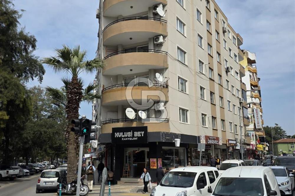 Şehzadeler Merkezi Lokasyonda Geniş 3+1 Köşe Daire