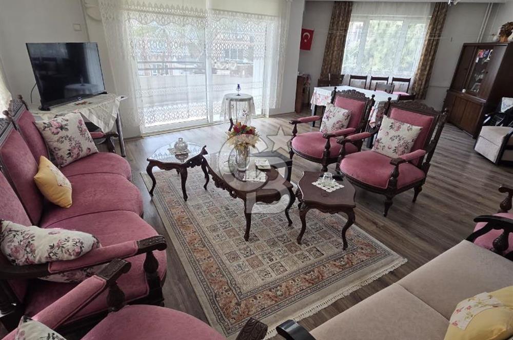 Şehzadeler Merkezi Lokasyonda Geniş 3+1 Köşe Daire