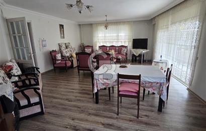 Şehzadeler Merkezi Lokasyonda Geniş 3+1 Köşe Daire