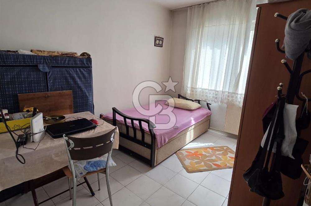 Şehzadeler Merkezi Lokasyonda Geniş 3+1 Köşe Daire