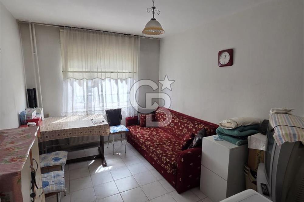 Şehzadeler Merkezi Lokasyonda Geniş 3+1 Köşe Daire