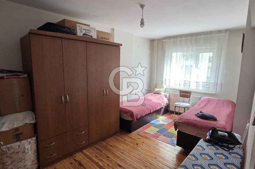 Şehzadeler Merkezi Lokasyonda Geniş 3+1 Köşe Daire