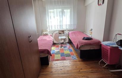 Şehzadeler Merkezi Lokasyonda Geniş 3+1 Köşe Daire