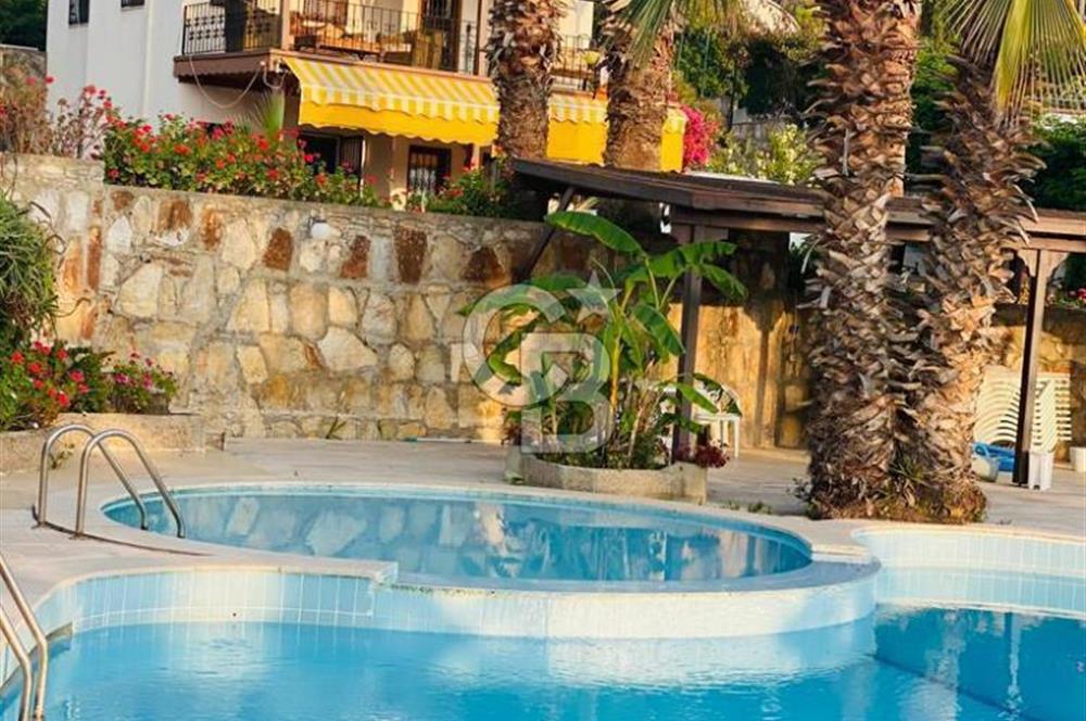 BİTEZ'DE HAVUZLU SİTEDE YILLIK KİRALIK VİLLA