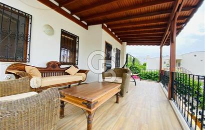 BİTEZ'DE HAVUZLU SİTEDE YILLIK KİRALIK VİLLA