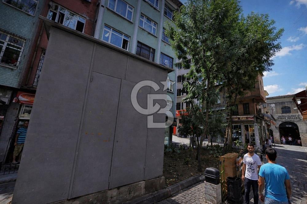 Tarihi Yarımada Kapalıçarşının yanında satılık dükkan
