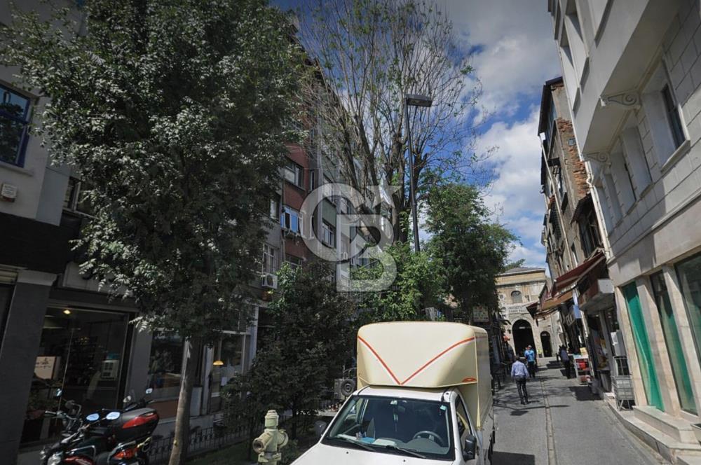 Tarihi Yarımada Kapalıçarşının yanında satılık dükkan