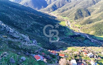 İzmir Karaburun Bozköy'de Satılık 506 m2 Kagir Ev ve Bahçe