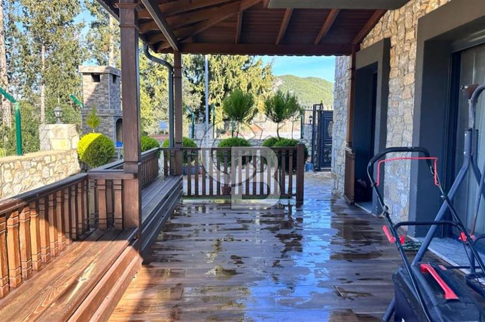 MUĞLA ULA KIZILAĞAÇ’TA DENİZE VE MERKEZE YAKIN 5+1 TAM MÜSTAKİL TAŞ VİLLA