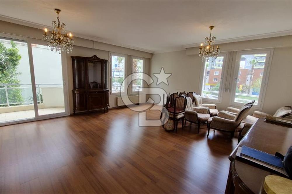 Yeni Girne Saklıbahçe Sitesi Havuz Manzaralı Satılık 3+1 Daire