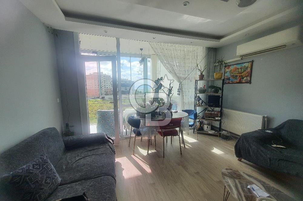 ÇİĞLİ UĞUR MUMCU MAHALLESİ EFE CİTY'DE ŞEHİR DEĞİŞİKLİĞİ NEDENİYLE SATILIK İÇİ YAPILI 2+1 DAİRE 