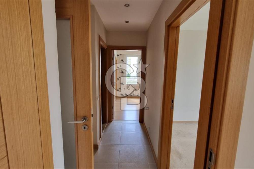 Yeni Girne Saklıbahçe Sitesi Havuz Manzaralı Satılık 3+1 Daire
