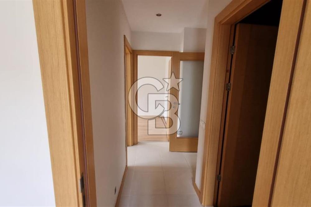 Yeni Girne Saklıbahçe Sitesi Havuz Manzaralı Satılık 3+1 Daire