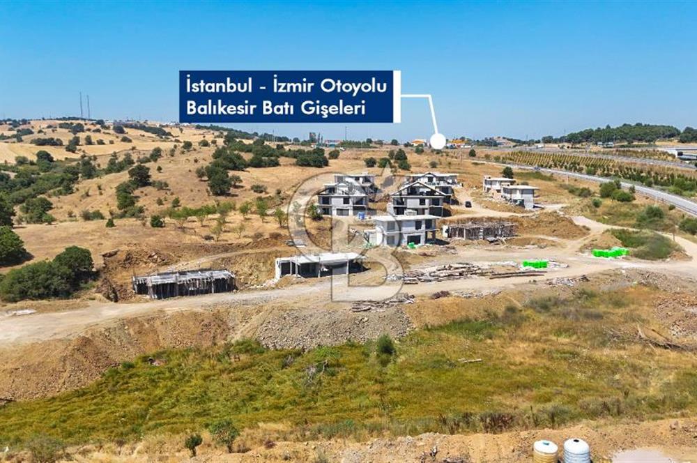 CB EAGLE'DAN EDREMİT YOLUNDA EMSALSİZ SATILIK 4+1 HAVUZLU VİLLA