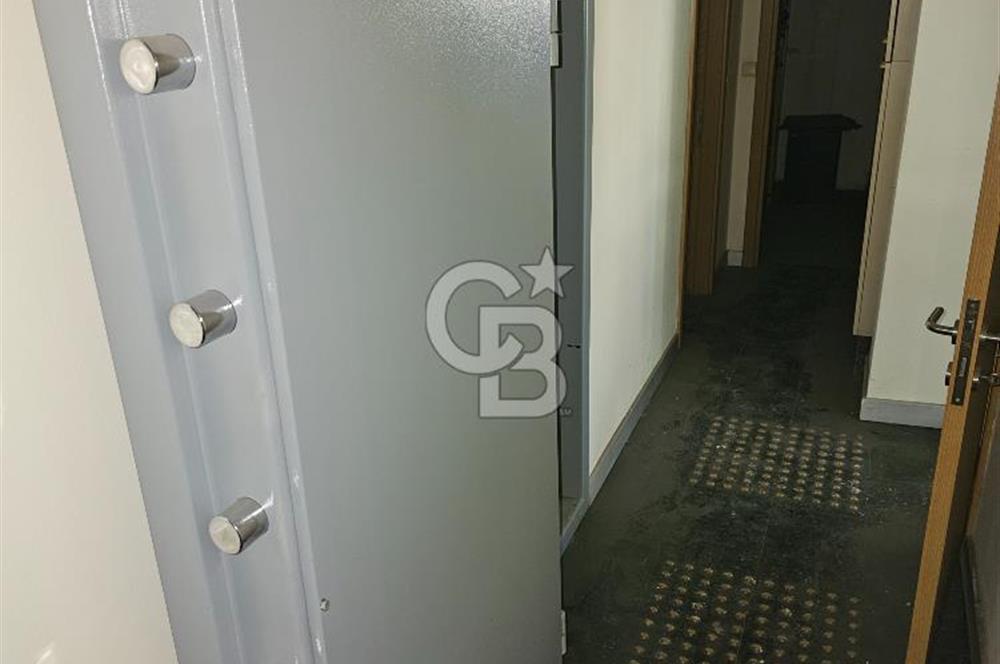 BANKADAN SATILIK FATİH’TE CADDE ÜZERİ, 575 m² DÜKKAN