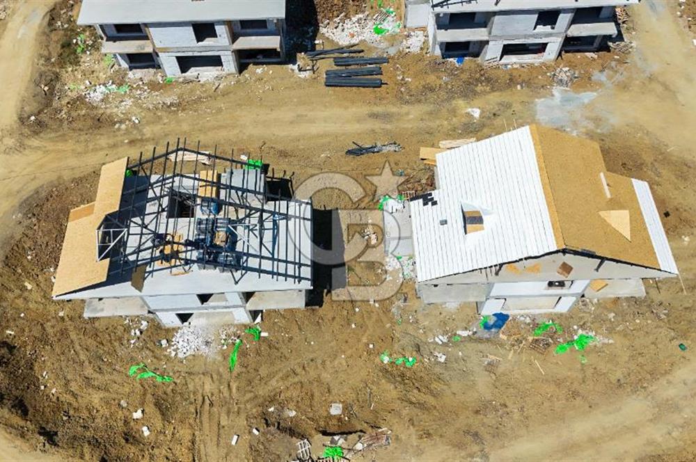 CB EAGLE'DAN EDREMİT YOLUNDA EMSALSİZ SATILIK 4+1 HAVUZLU VİLLA