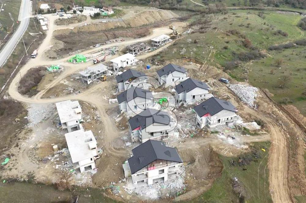 CB EAGLE'DAN EDREMİT YOLUNDA EMSALSİZ SATILIK 4+1 HAVUZLU VİLLA