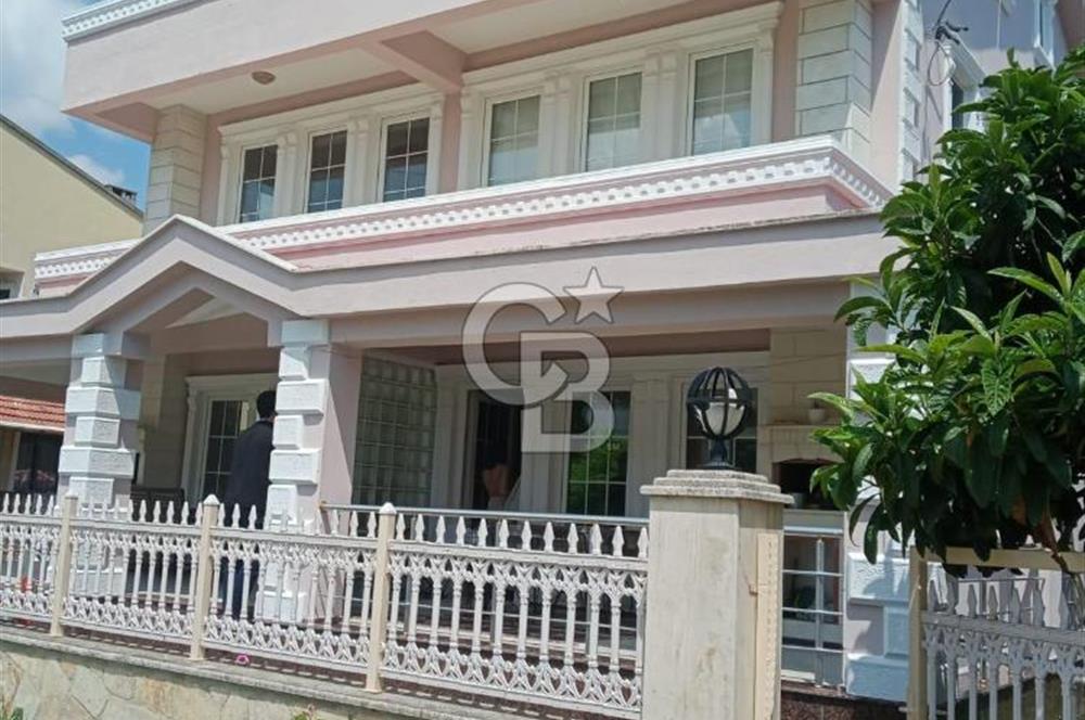 İstanbul'a Yakın Denize 100 Metre 308m2 Bahçeli İkiz Villa