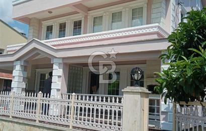 İstanbul'a Yakın Denize 100 Metre 308m2 Bahçeli İkiz Villa