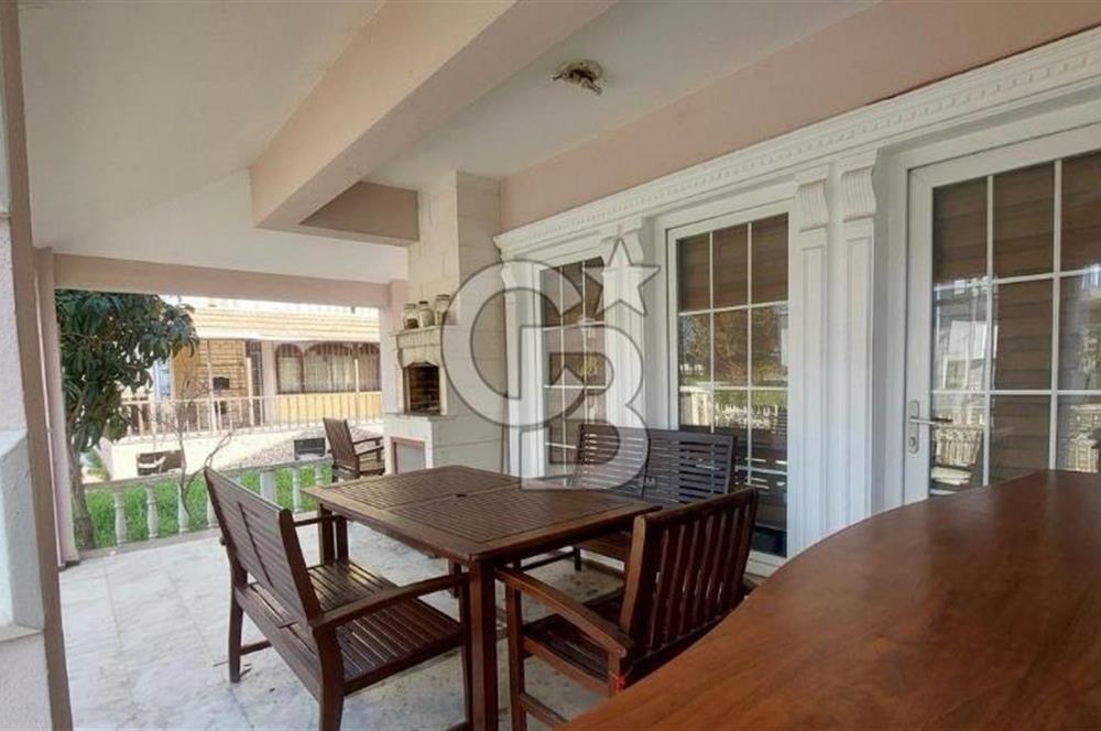 İstanbul'a Yakın Denize 100 Metre 308m2 Bahçeli İkiz Villa