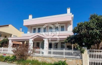 İstanbul'a Yakın Denize 100 Metre 308m2 Bahçeli İkiz Villa