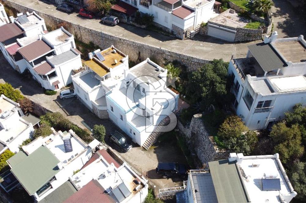 Bodrum Torba Satılık Deniz Manzaralı Kapalı Garaj Tripleks Villa 