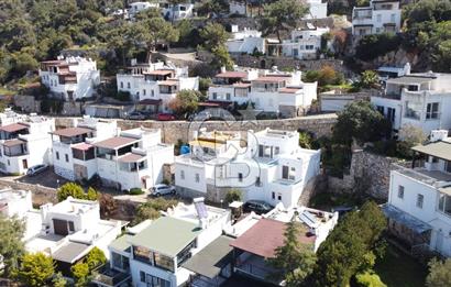 Bodrum Torba Satılık Deniz Manzaralı Kapalı Garaj Tripleks Villa 