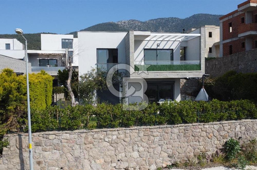 ORTAKENT MERKEZDE SİTEDE KİRALIK EŞYASIZ 2+1 GENİŞ DAİRE