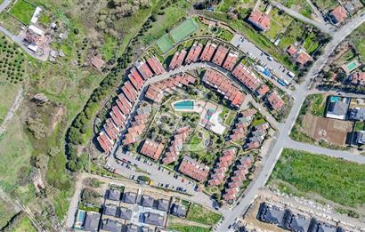 DENİZTEPE EVLERİNDE SATILIK DENİZ MANZARALI 3+2 LÜKS VİLLA