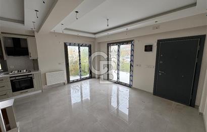 Foça Gencelli de 3+1 Bahçeli Denize 50m Kiralık Villa