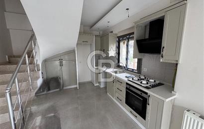 Foça Gencelli de 3+1 Bahçeli Denize 50m Kiralık Villa