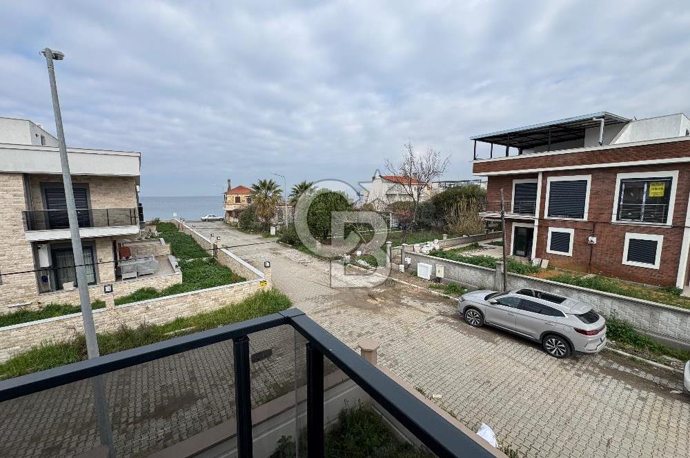 Foça Gencelli de 3+1 Bahçeli Denize 50m Kiralık Villa
