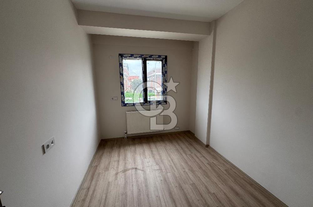 Foça Gencelli de 3+1 Bahçeli Denize 50m Kiralık Villa