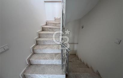 Foça Gencelli de 3+1 Bahçeli Denize 50m Kiralık Villa