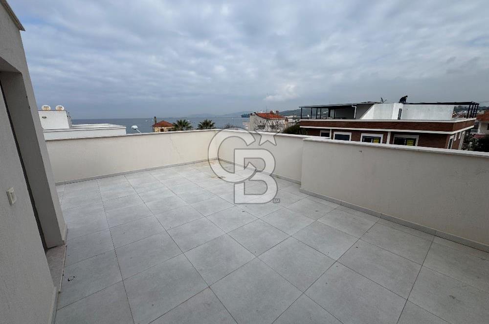 Foça Gencelli de 3+1 Bahçeli Denize 50m Kiralık Villa