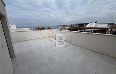 Foça Gencelli de 3+1 Bahçeli Denize 50m Kiralık Villa