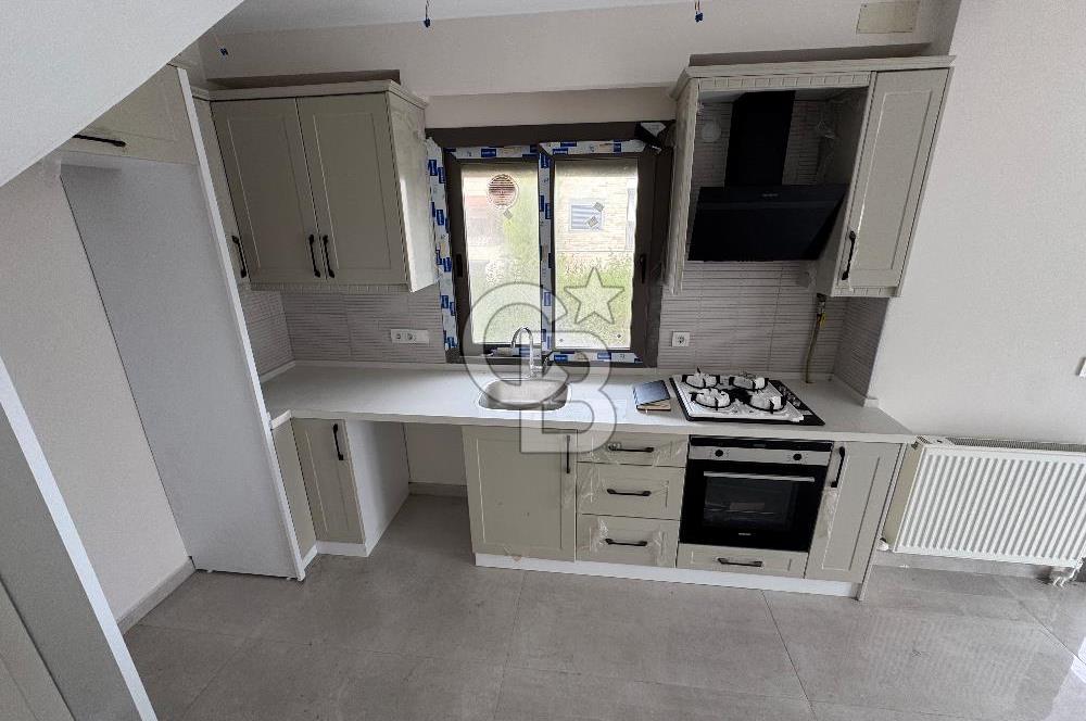 Foça Gencelli de 3+1 Bahçeli Denize 50m Kiralık Villa