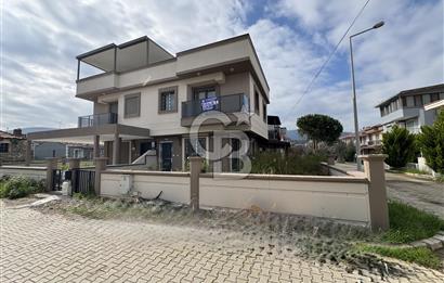 Foça Gencelli de 3+1 Bahçeli Denize 50m Kiralık Villa