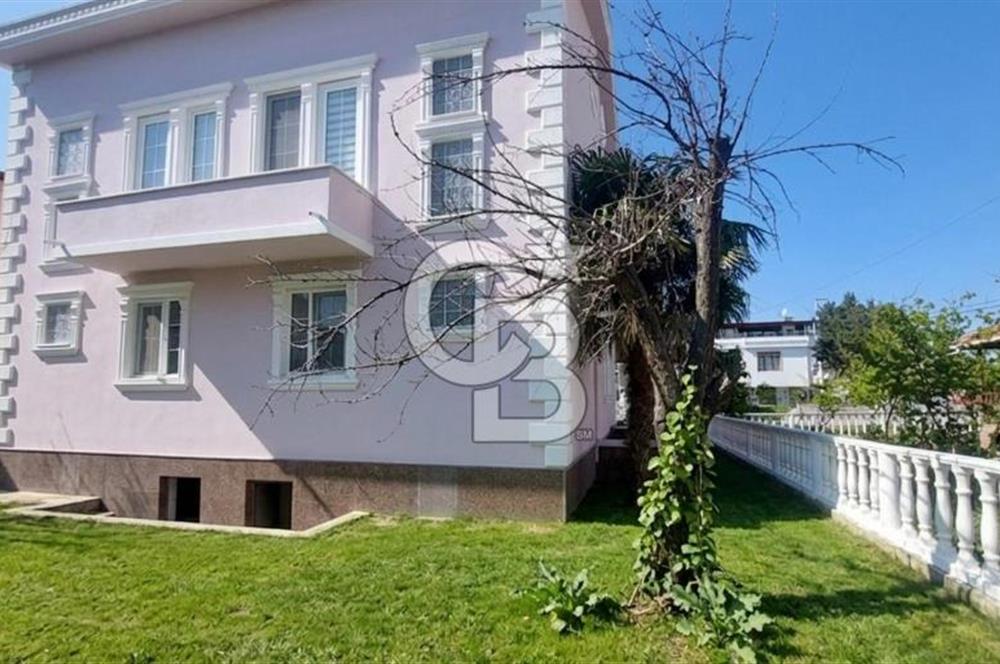 İstanbul'a Yakın Denize 100 Metre 308m2 Bahçeli İkiz Villa